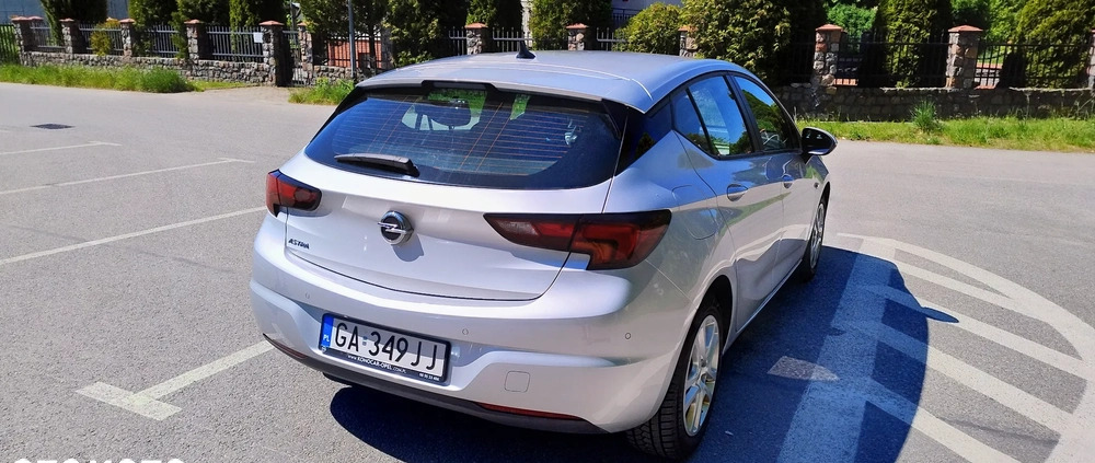 Opel Astra cena 39900 przebieg: 145000, rok produkcji 2018 z Gdynia małe 29